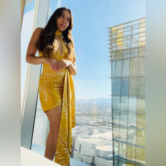 Meet your Posher, Felicia - Picture 2 of 2